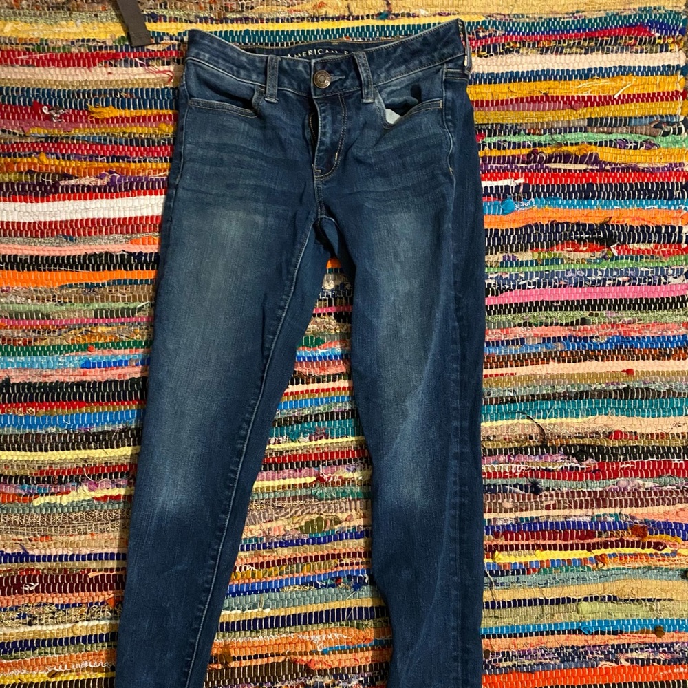 AMERICAN EAGLE JEANS